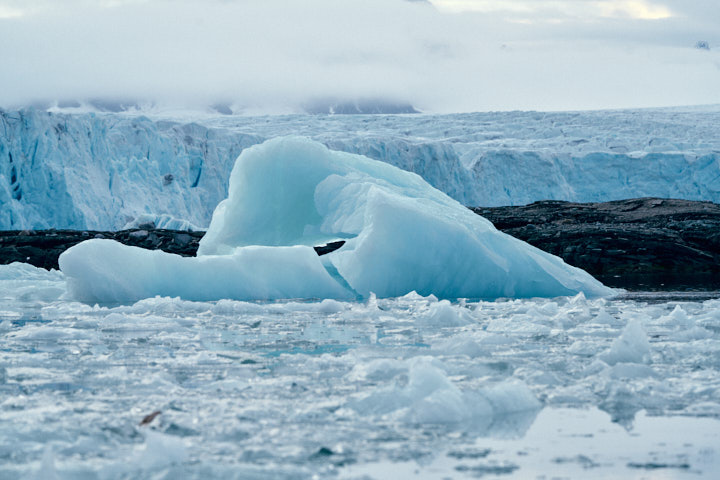 Floatint Ice in fron of Monacobreen